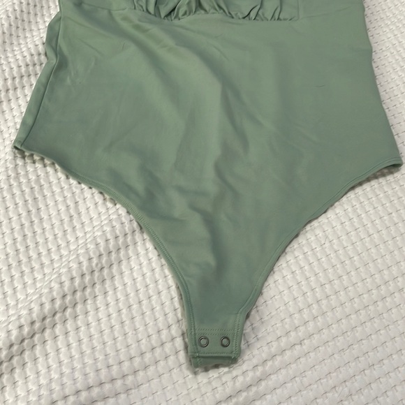 NWOT- Abercrombie & Fitch - L. Bodysuit - Picture 4 of 7